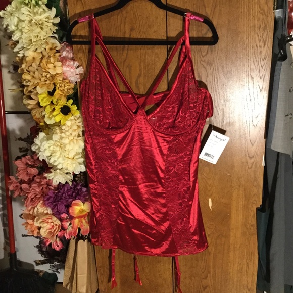 Merry Crimson - Picture 3 of 8